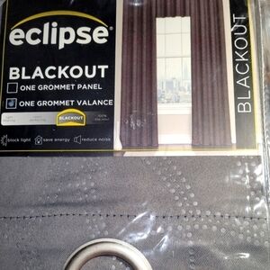ECLIPSE  BLACKOUT  0ne Valance NWT